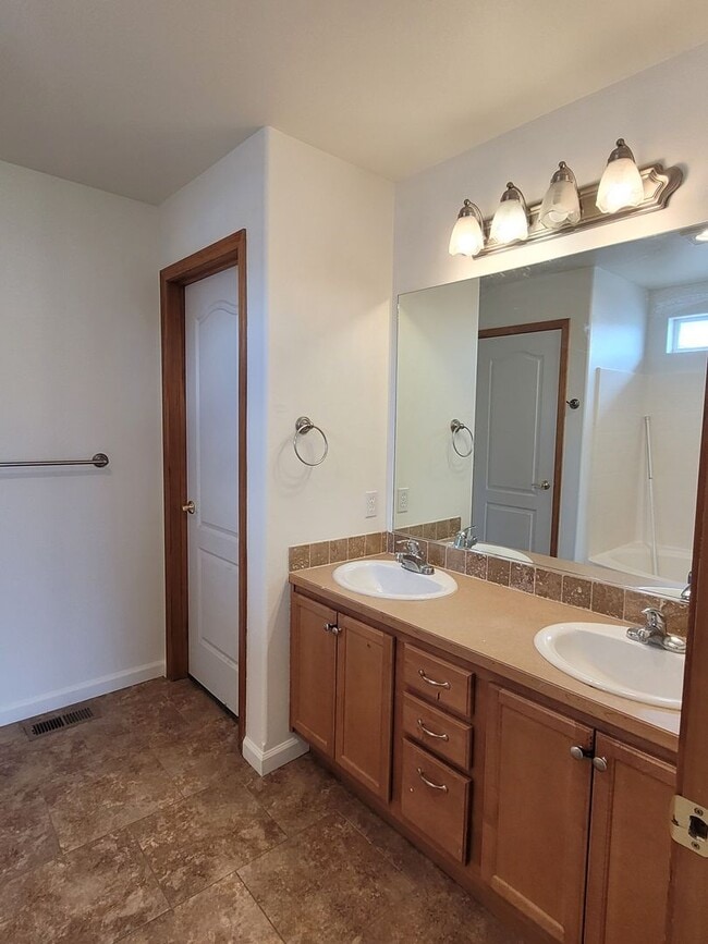 Building Photo - Sandcastle Estates Home - Pet friendly