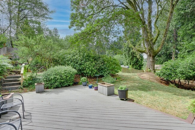Building Photo - Beautiful 5 bed 3 bath Kirkland single fam...
