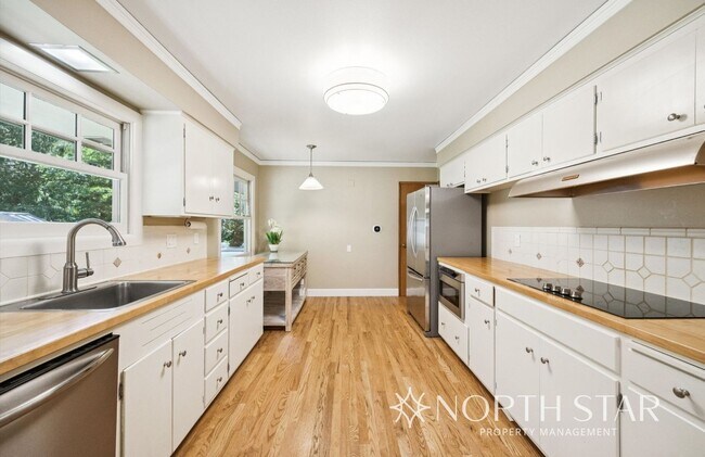 Building Photo - Charming Home in Coveted First Addition Ne...