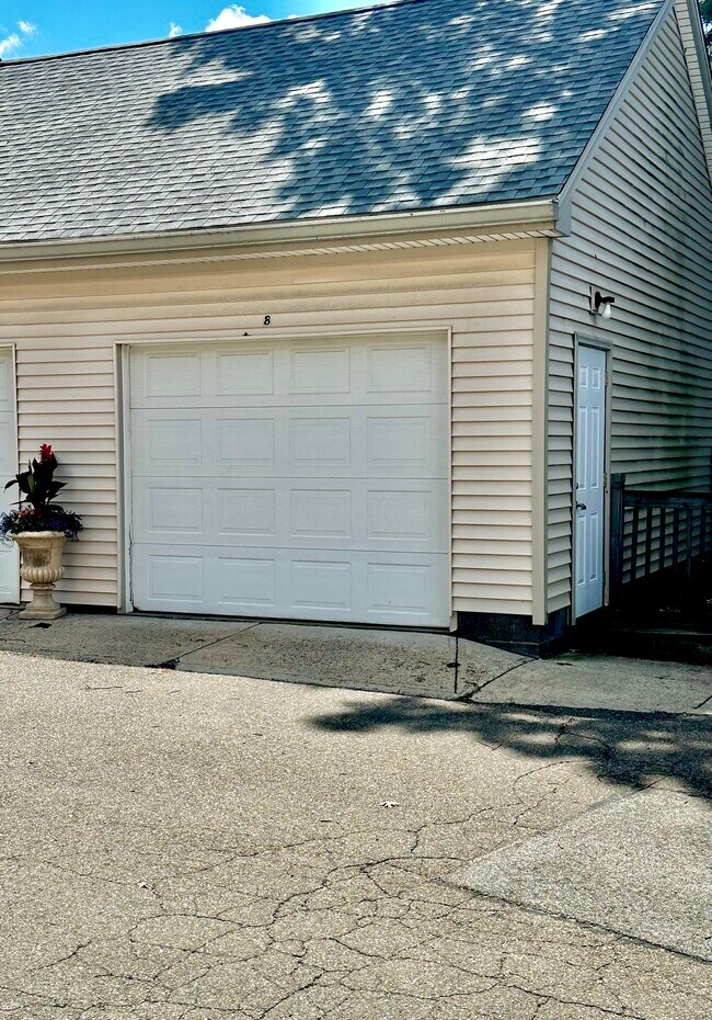 1-car garage!! - 295 Ridge Rd