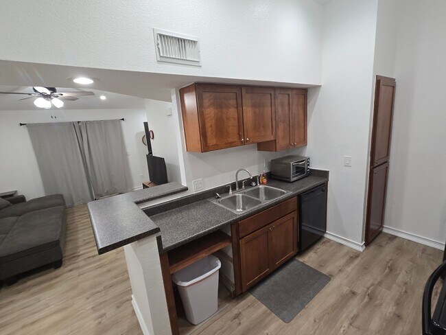 Building Photo - West-Flagstaff Condo in the Arbors - 2 Bed, 2 Bath - Students OK! 1 Sm. Pet OK! Avail. July 10th!!