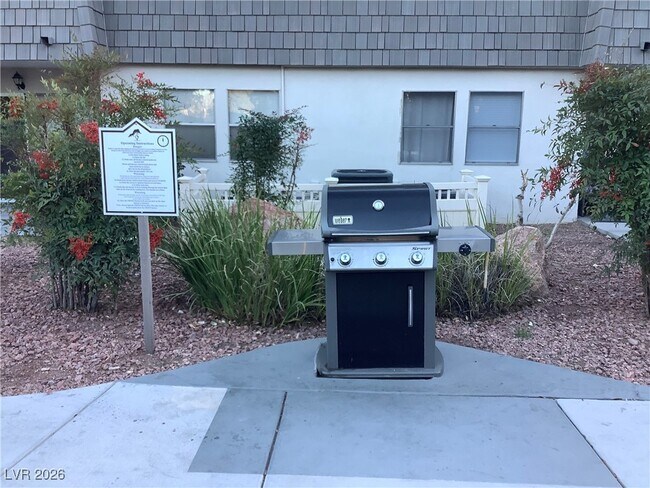 Building Photo - 682 Oakmont Ave