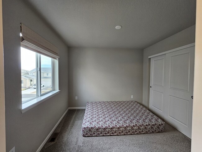 Building Photo - 10869 Wooden Pole Dr