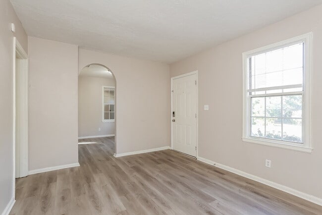 Building Photo - 1130 Saratoga Blvd