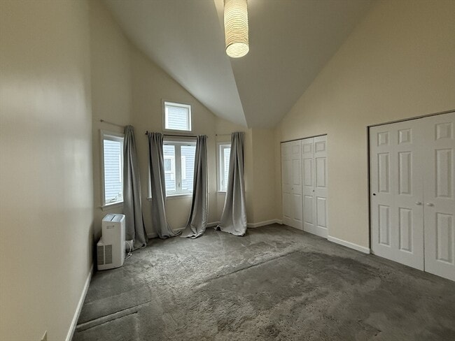 Building Photo - 10 Rollins Ct