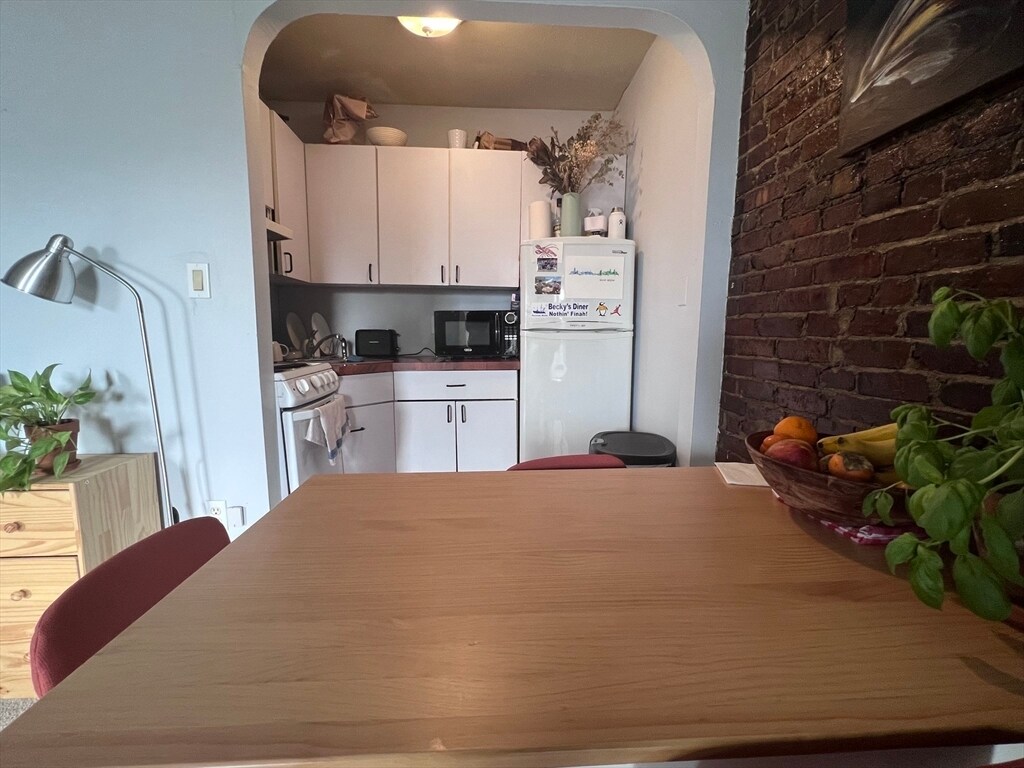 Building Photo - 656 Tremont St