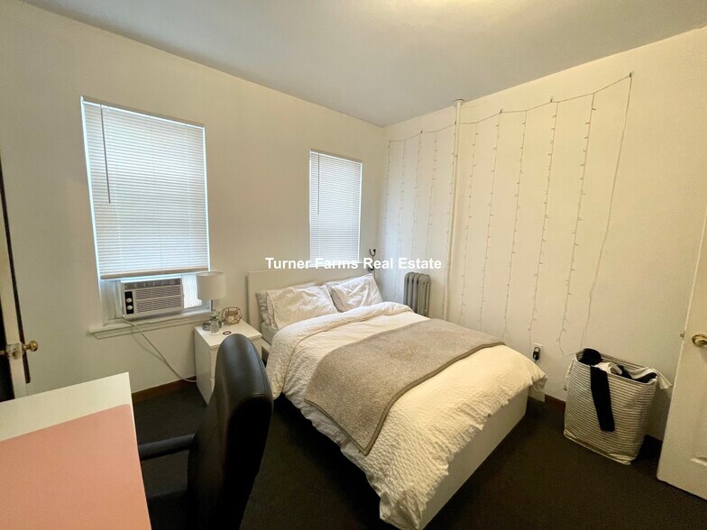 Building Photo - 10 Parker Hill Ave