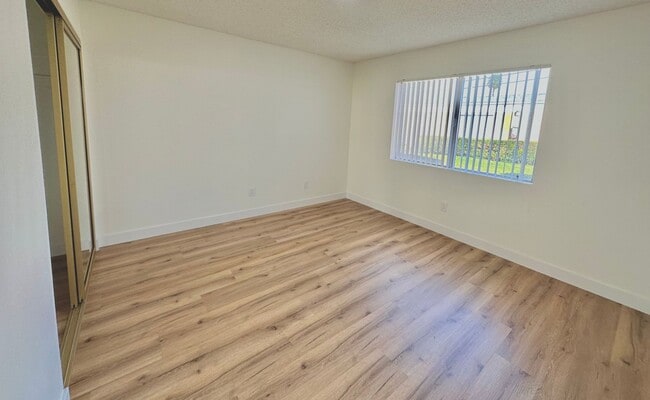 Interior Photo - Townhome 2 bed 1.5 Bath in Anaheim