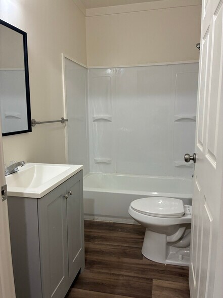 Building Photo - 626 W Trotter St