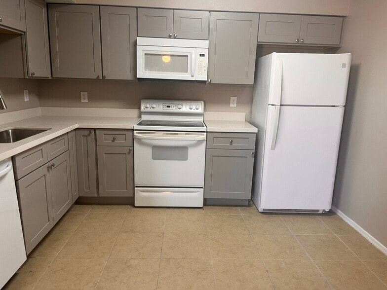 Primary Photo - 6213 E Greenway St