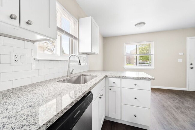 Building Photo - 422 Farmington Rd