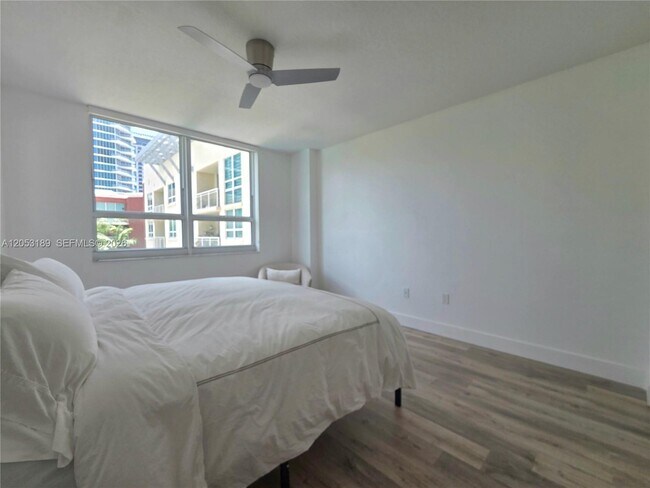 Building Photo - 2000 N Bayshore Dr