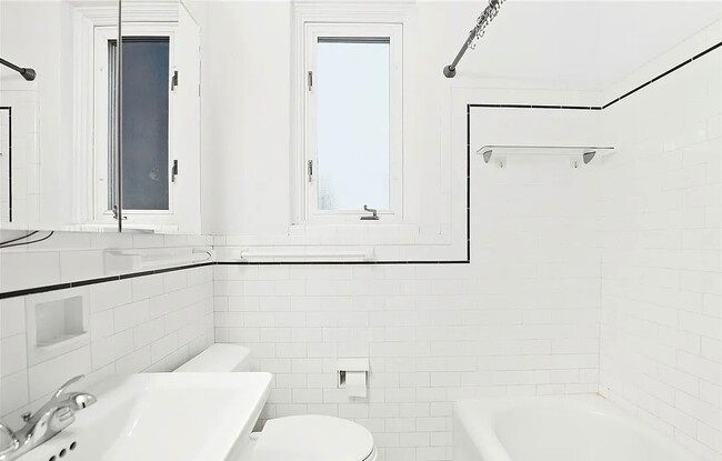 Building Photo - 83 Bryant St