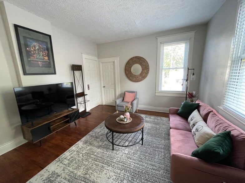 Building Photo - 920 Ash St