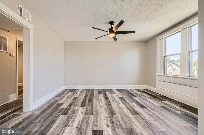 Building Photo - 3101 Gibbons Ave