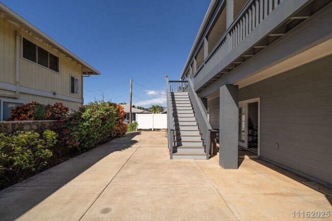 Building Photo - West Side Paradise – Updated 3-Bed, 2-Bath...