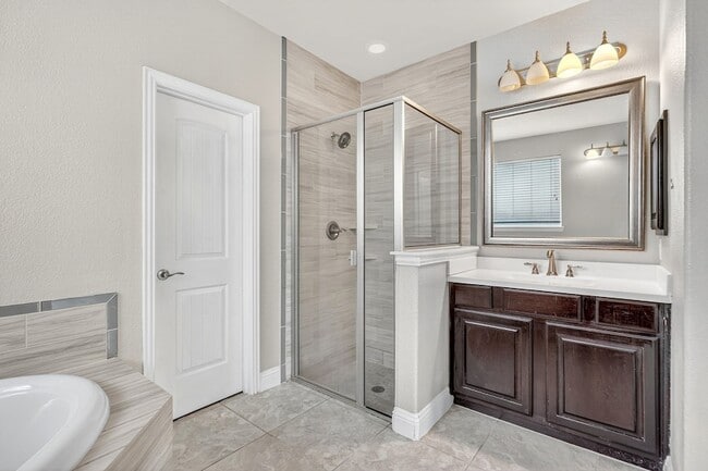 Building Photo - 1012 Summer Ln