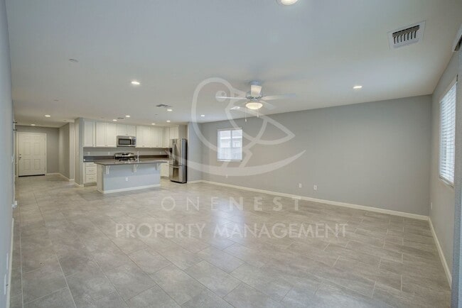 Building Photo - Beautifully maintained and modern 4-bedroom, 2-bathroom