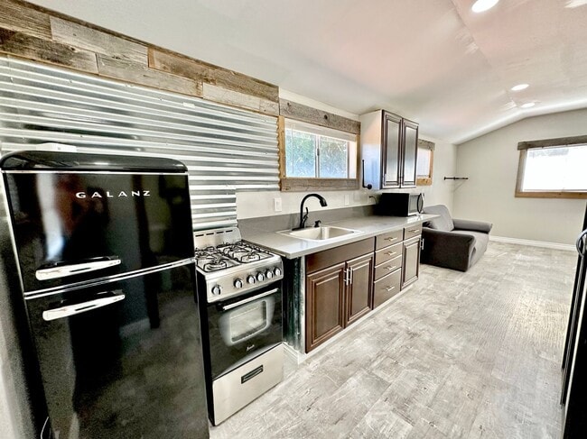 Building Photo - Beautiful Upstairs Studio Guest House Unit on Private Property, Amazing Views, All Main Utilities...