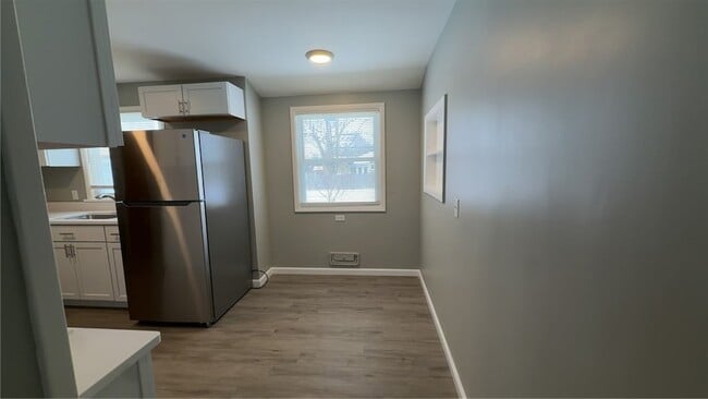 Building Photo - 198 Skycrest Dr