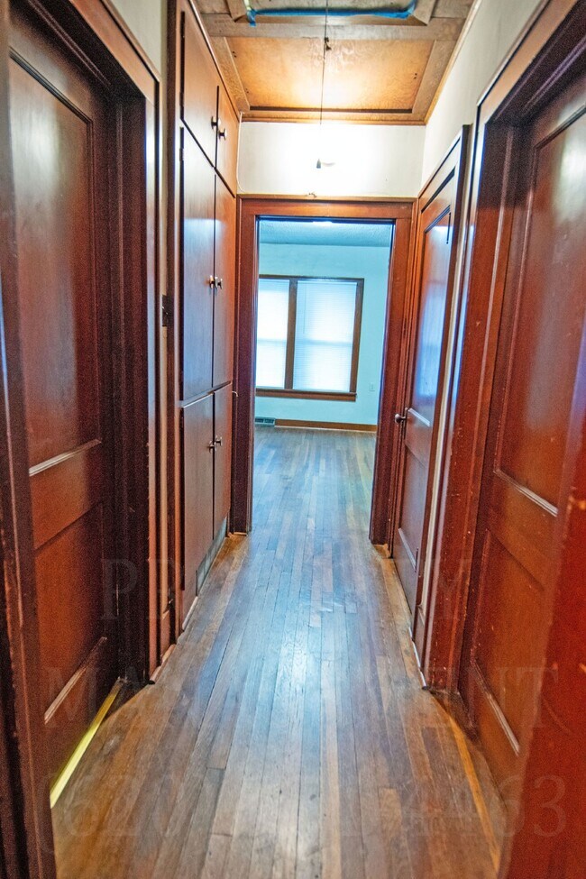 Building Photo - 2 Bedroom 1 Bath