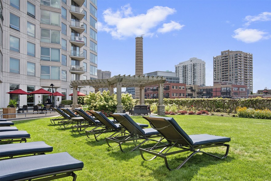 Left Bank Chicago Il Apartment Finder
