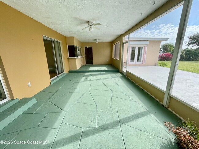 Building Photo - 48 Country Club Rd