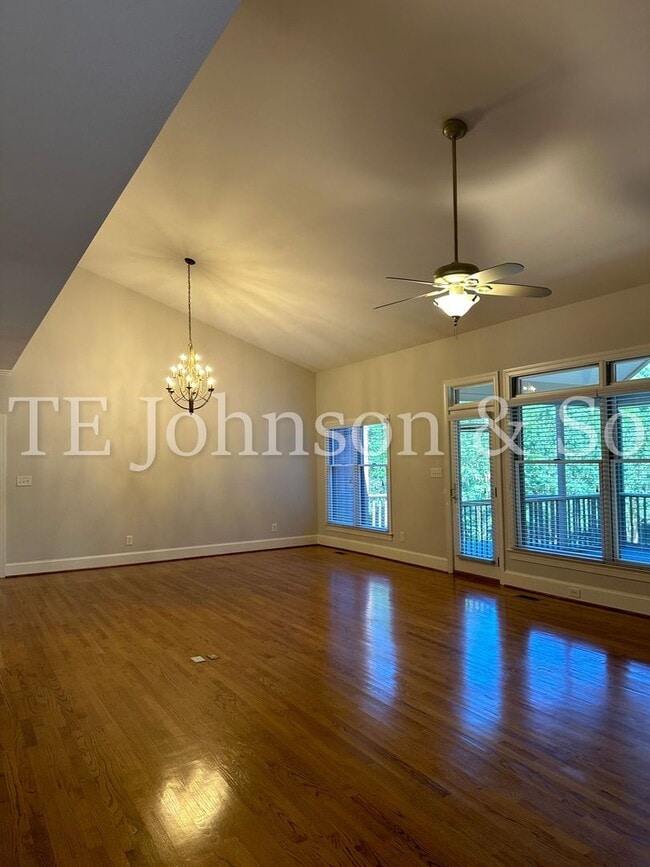Building Photo - Gorgeous Three Bedroom in Tobaccoville- Mu...