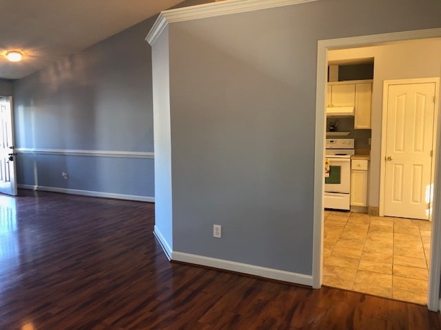 Building Photo - 905 Lowry Ct