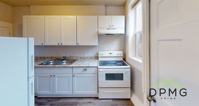 Building Photo - 325 E Hillsdale St