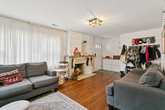 Building Photo - 18 S Greenfield Ave