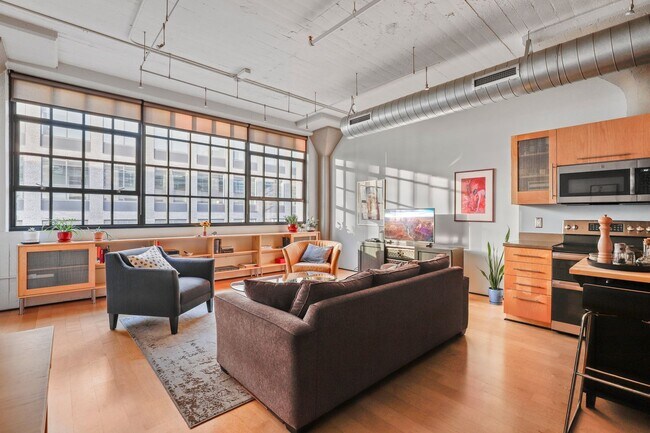 Building Photo - Stunning Pearl Loft with Washer/Dryer in Unit & Secure Parking