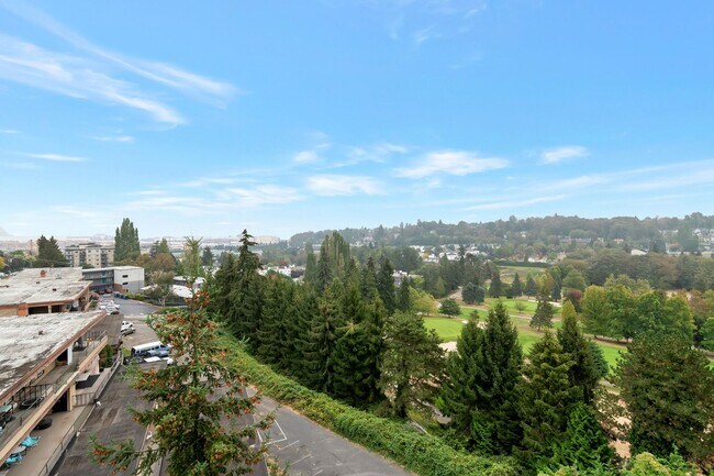 Building Photo - Amazing West Seattle 2 bedroom 2 bath W/S/...