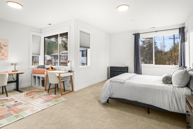 Building Photo - 5891 SW 67th Pl