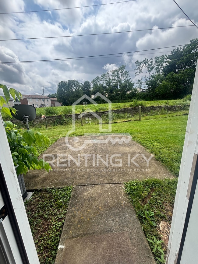 Building Photo - Updated 2-Bed, 1.5-Bath Townhome with a Garage!