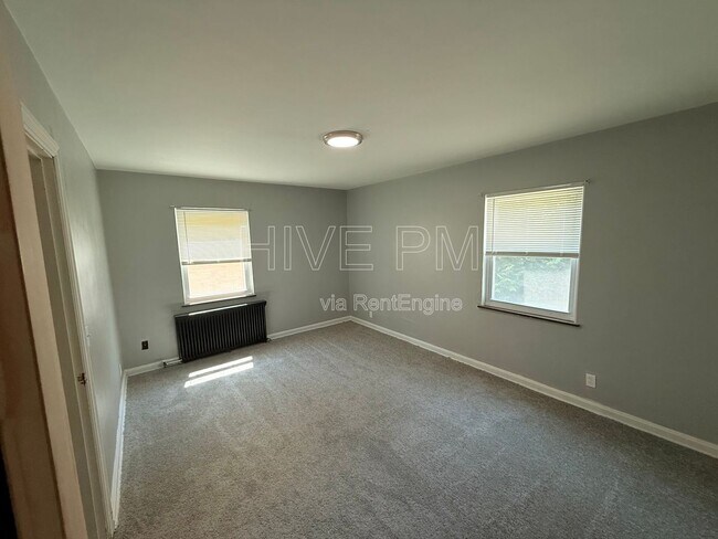 Building Photo - 3135 Mozart Ave