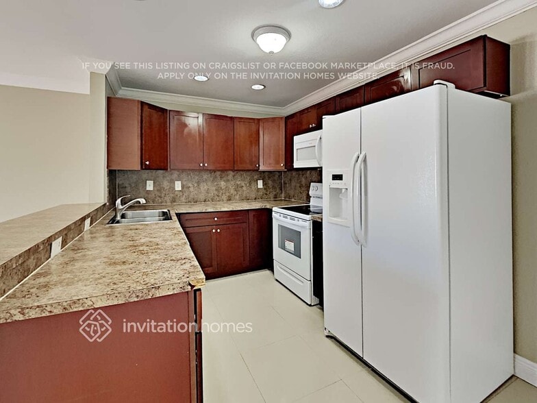 Building Photo - 1747 SW 136th Pl