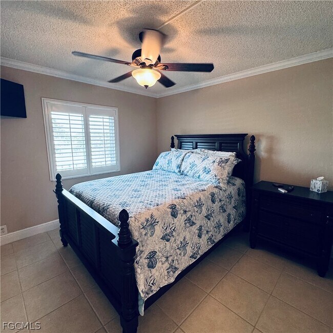 Building Photo - 2264 Winkler Ave