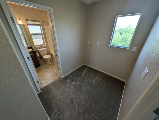 Building Photo - 10544 Headwind Ave