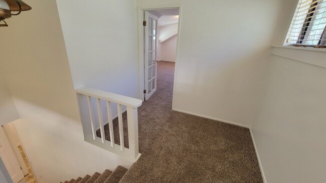 Building Photo - Charming 3-Bedroom 2-Bath with Mountain Vi...