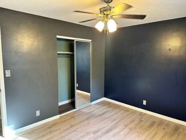 Building Photo - 6415 Bayard Park Dr