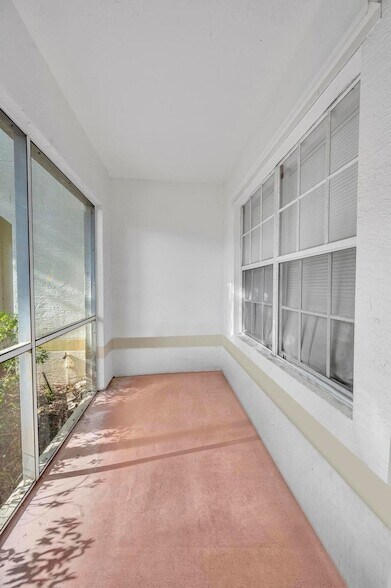 Building Photo - 557 SE Prescott Pl