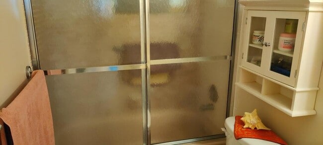 Building Photo - 715 Lori Dr