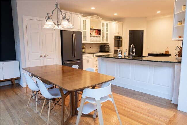 Building Photo - 52 Meadow Cove Rd