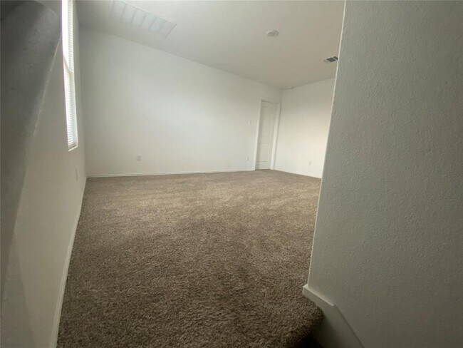 Building Photo - 385 Amber Gln