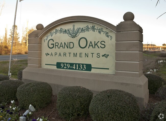 Building Photo - Grand Oaks