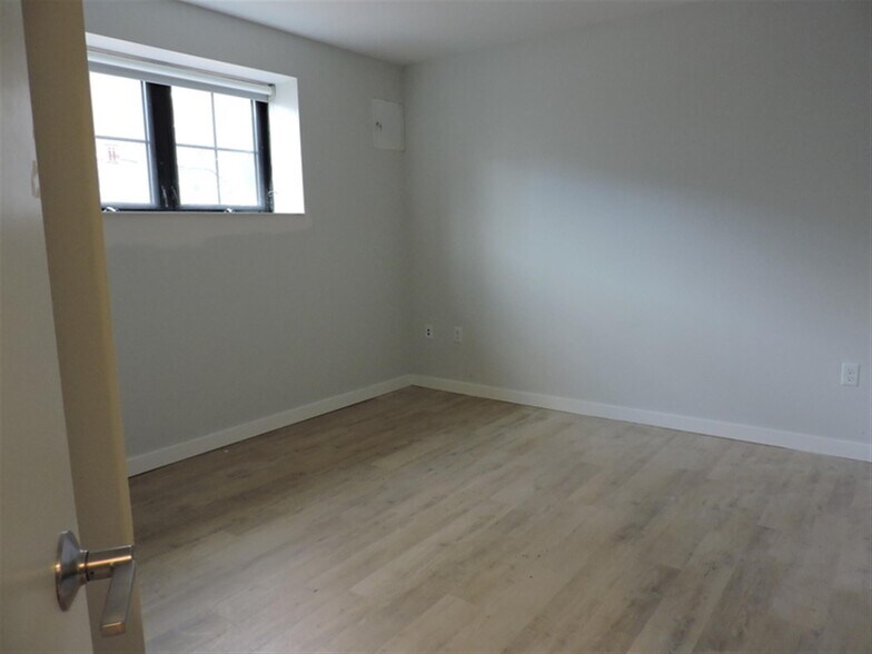 Building Photo - 13 Soden St