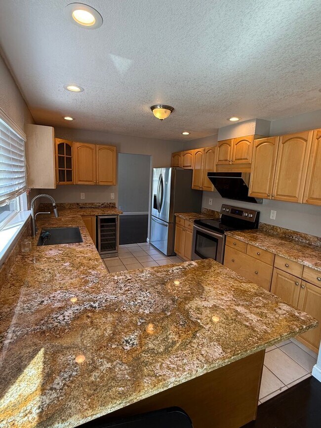 Building Photo - 32625 Lake Mead Dr