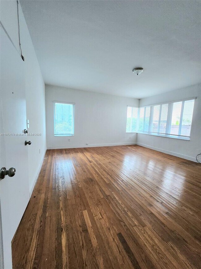 Building Photo - 7936 Harding Ave