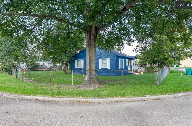 Building Photo - 310 S Farragut Ave